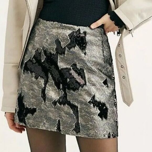 Free People One Camo Mini Skirt Reversible Sequin Back Zip Closur Womens Size 6 - Picture 3 of 16
